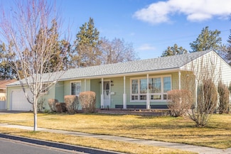 788 NW 9th St, Redmond, OR 97756