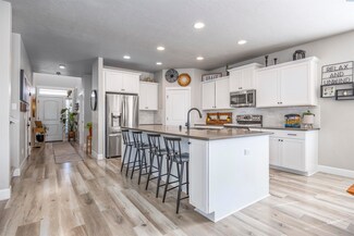 7037 W 35th Ave, Kennewick, WA 99338