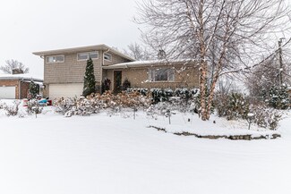 931 Sunnyside Rd, Roselle, IL 60172