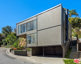 9319 Lloydcrest Dr, Beverly Hills, CA 90210