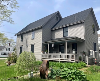 17 Mountain St, Camden, ME 04843