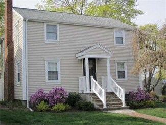 21 Ocean Ave, Squantum, MA 02171