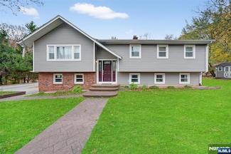 182 Yawpo Ave, Oakland, NJ 07436