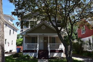12 Juniper St, Metuchen, NJ 08840