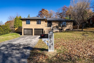 204 Parkview Dr, Bloomington, IL 61701