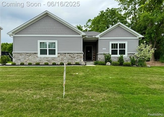 4020 Oak St, Grand Blanc, MI 48439