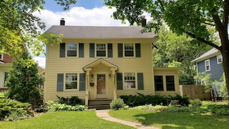 447 Englewood Ct, Fort Wayne, IN 46807