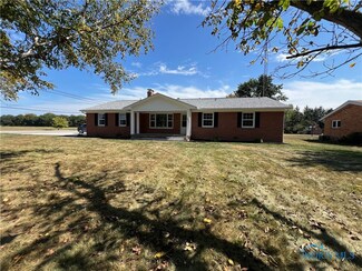 901 Meadowview Ln, Northwood, OH 43619