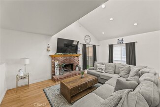 31373 The Old Rd Unit G, Castaic, CA 91384