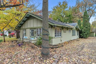 128 Barrypoint Rd, Riverside, IL 60546