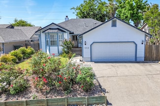 553 Martinique Cir, Redding, CA 96003