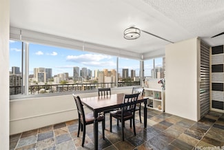 1400 Pensacola St Unit 902, Honolulu, HI 96822