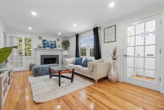 182 5th St, Stamford, CT 06905