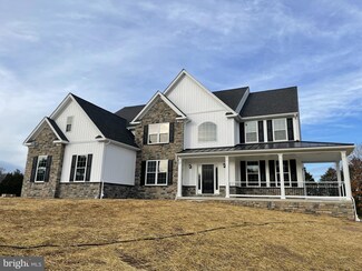 75 Island Ct, Williams Township, PA 18042
