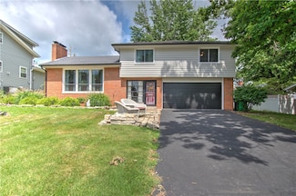 61 Eastmoreland Dr, Decatur, IL 62521