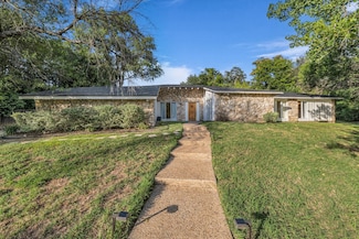 8900 Valley Brook Cir, Woodway, TX 76712