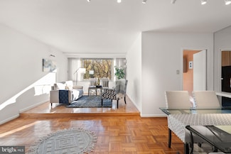 4200 Cathedral Ave NW Unit 812, Washington, DC 20016