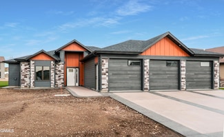 407 Flint Dr, Bismarck, ND 58503