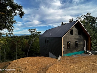 1863 Bluff Ridge Rd, Sevierville, TN 37876