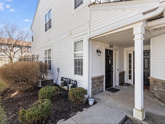 810 Woodewind Dr Unit 2, Naperville, IL 60563