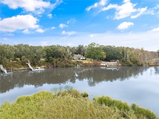 1230 River Dr SW, Darien, GA 31305