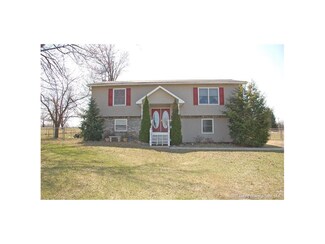 29717 Robin Rd, Pekin, IN 47165