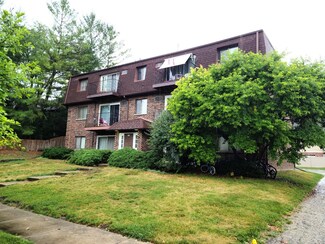 1225 Whispering Hills Ct Unit 2B, Naperville, IL 60540
