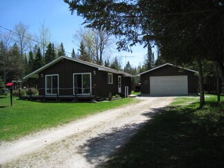 5425 N Pine River Rd, Hessel, MI 49745