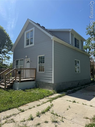 2063 Meade St, HamtraMcK, MI 48212
