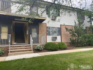 1301 Cricket Ln, Woodbridge, NJ 07095