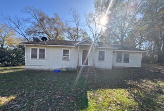 67 Linden Dr, Natchez, MS 39120