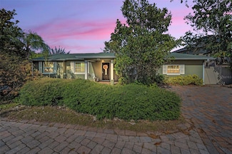 646 Riverside Dr, Tarpon Springs, FL 34689