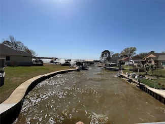 165 Seaside Dr, Gun Barrel City, TX 75156