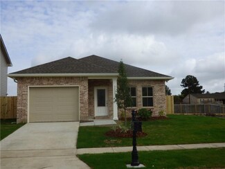2325 N Village Ct, Gretna, LA 70056