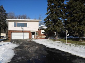 5610 Porter Rd, Niagara Falls, NY 14304