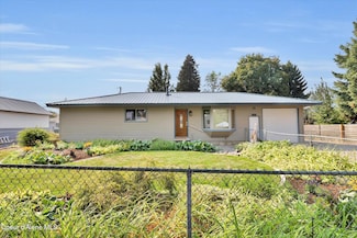 9749 N Shaw St, Hayden, ID 83835