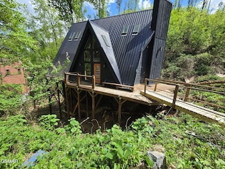 413 Wiley Oakley Dr, Gatlinburg, TN 37738