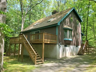 3026 Kenneth Dr, Bartonsville, PA 18321