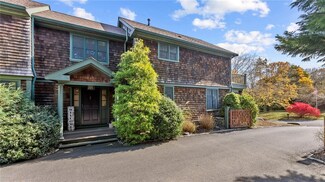 48 Green End Ave, Middletown, RI 02842