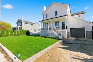 2437 Archer St, Seaford, NY 11783