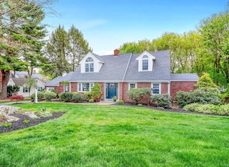 9 Gloucester Rd, Westwood, MA 02090
