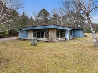 3696 Pickerel Lake Rd, Petoskey, MI 49770