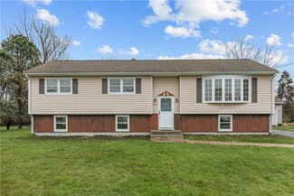 11 Barton Ln, Middletown, RI 02842