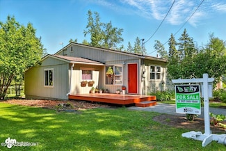 10833 E Twin Peaks Ct, Palmer, AK 99645