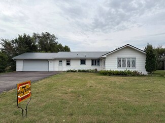 225 1st St SW, Leeds, ND 58346