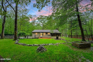 120 Outer Dr, Dingmans Ferry, PA 18328