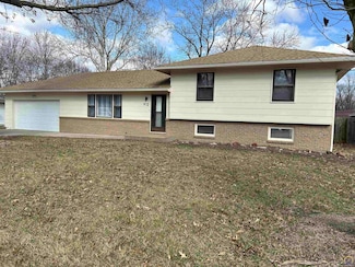 912 Sunrise Dr, Emporia, KS 66801