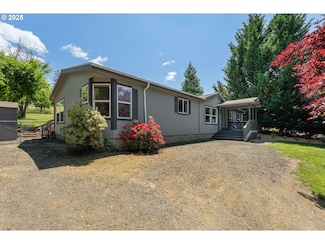 535 Grandview St, Glide, OR 97443