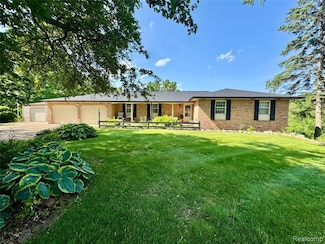 12189 Dentonview Dr, Fenton, MI 48430