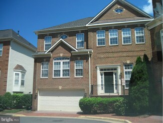 7016 Stone Inlet Dr, Fort Belvoir, VA 22060